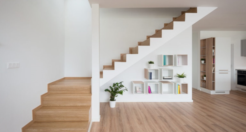 decoração embaixo da escada pequena