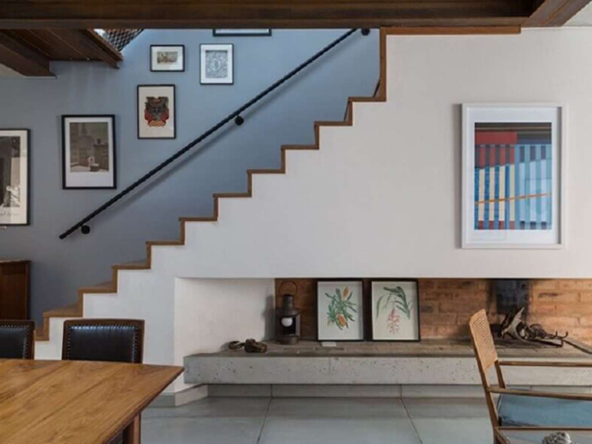 decoração embaixo da escada pequena
