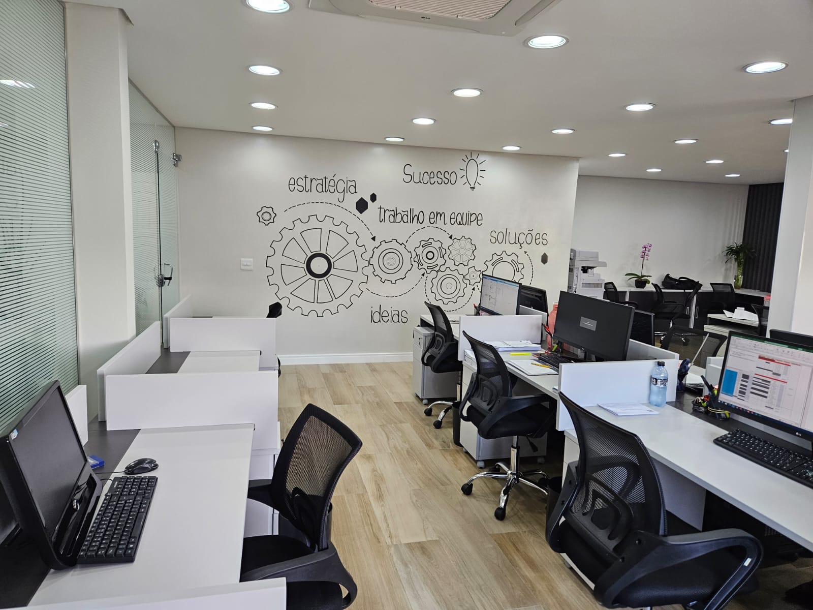 decoração escritório contabilidade tradicional versus moderno