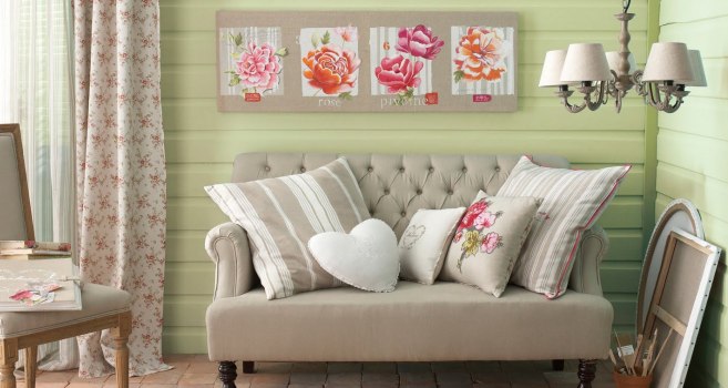 quarto de casal estilo romântico com móveis vintage