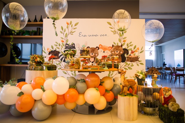 como fazer painel de festa bosque encantado