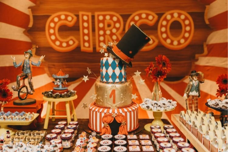 erros comuns decoração festa circo evitar