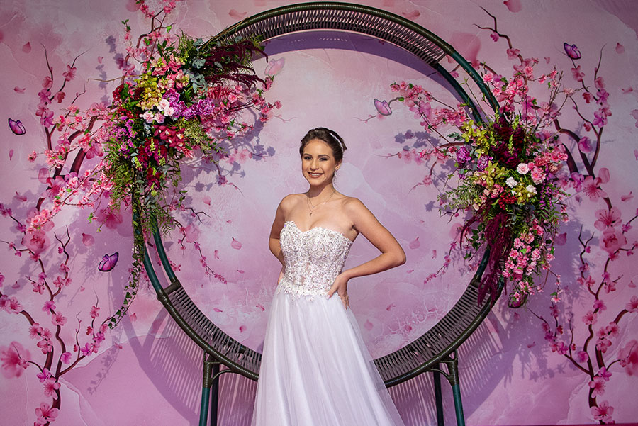 5 ideias de títulos:
1. Decoração de Festa de 15 Anos: As Tendências Mais Incríveis para 2026
2. Transforme sua Festa de 15 Anos em uma Balada VIP: Dicas de Decoração
3. Iluminação e Cores: Os Segredos para uma Decoração de 15 Anos Inesquecível
4. Elementos Essenciais para uma Decoração de Festa de 15 Anos de Sucesso
5. DIY ou Aluguel? Como Montar a Decoração Perfeita para seus 15 Anos