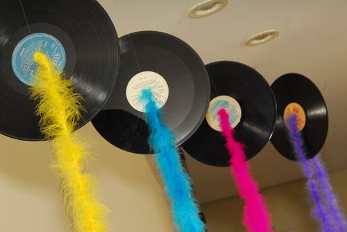 decoração festa discoteca anos 70 vs anos 80