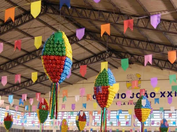 Guia Completo de Materiais Baratos e Sustentáveis para Decoração Junina Escolar