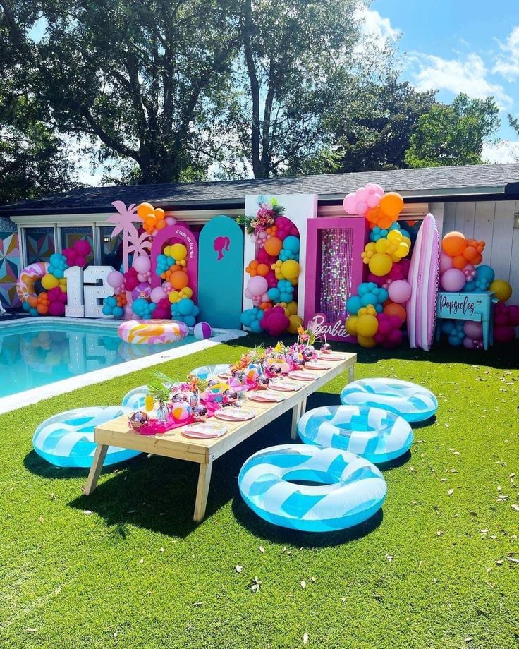 Balões e Flores: Os Itens Indispensáveis para sua Festa na Piscina