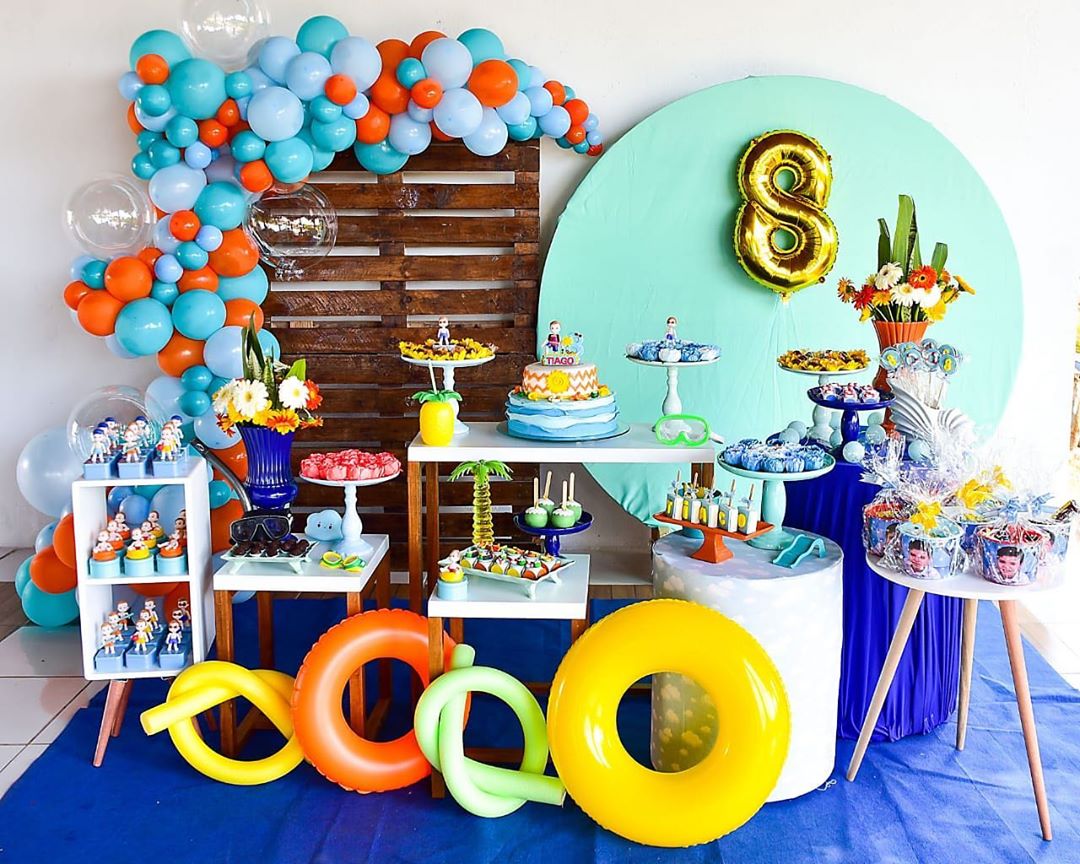 decoração festa na piscina