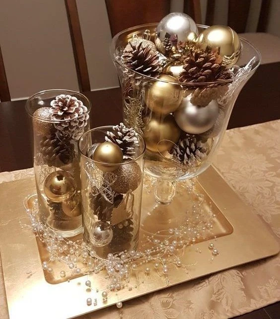 5 ideias de títulos:
1. Decoração de Natal 2025: As Cores e Estilos que Vão Dominar as Festas.
2. Réveillon 2026: Elementos Essenciais para uma Celebração Cheia de Prosperidade.
3. Mesa Posta de Final de Ano: Dicas para um Jantar Inesquecível.
4. Do Natal ao Ano Novo: Transições Elegantes na Decoração Festiva.
5. DIY Festivo: Crie Enfeites Únicos para o Final de Ano.