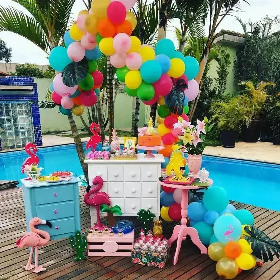 Ideias criativas de centros de mesa com tema flamingo