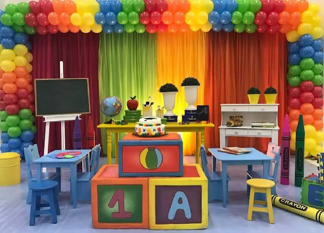 ideias criativas decoração formatura abc infantil
