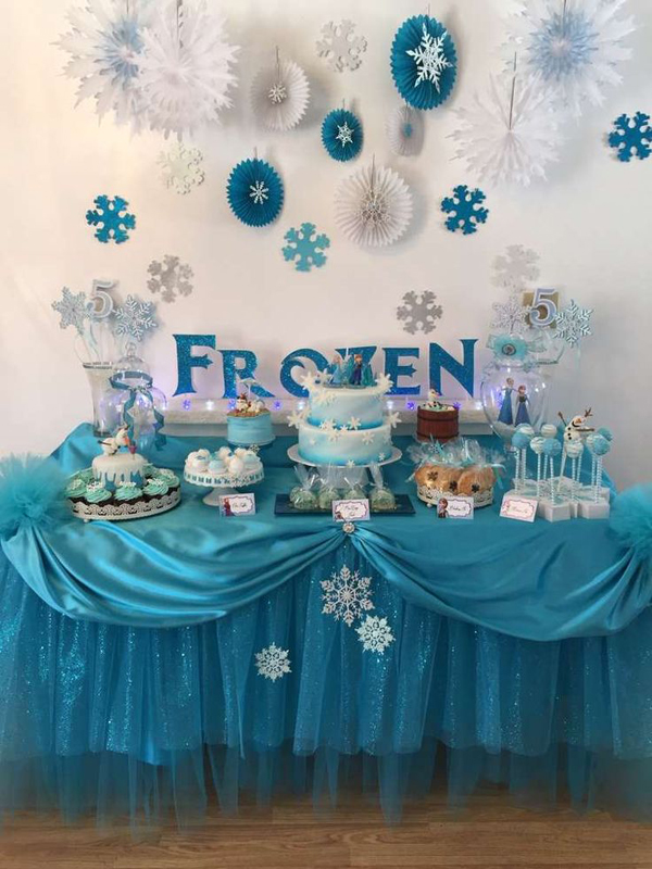 decoração frozen 2 simples versus luxuosa