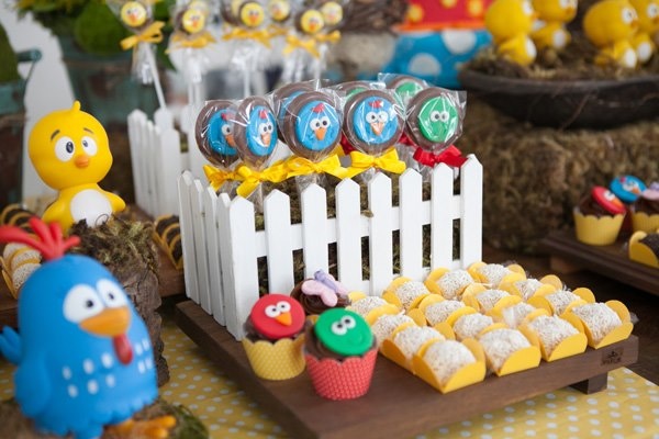 decoração galinha pintadinha simples