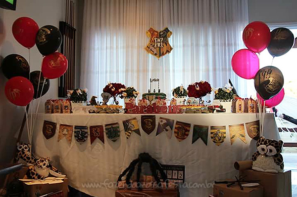 As Cores e Símbolos das Casas de Hogwarts na Sua Decoração