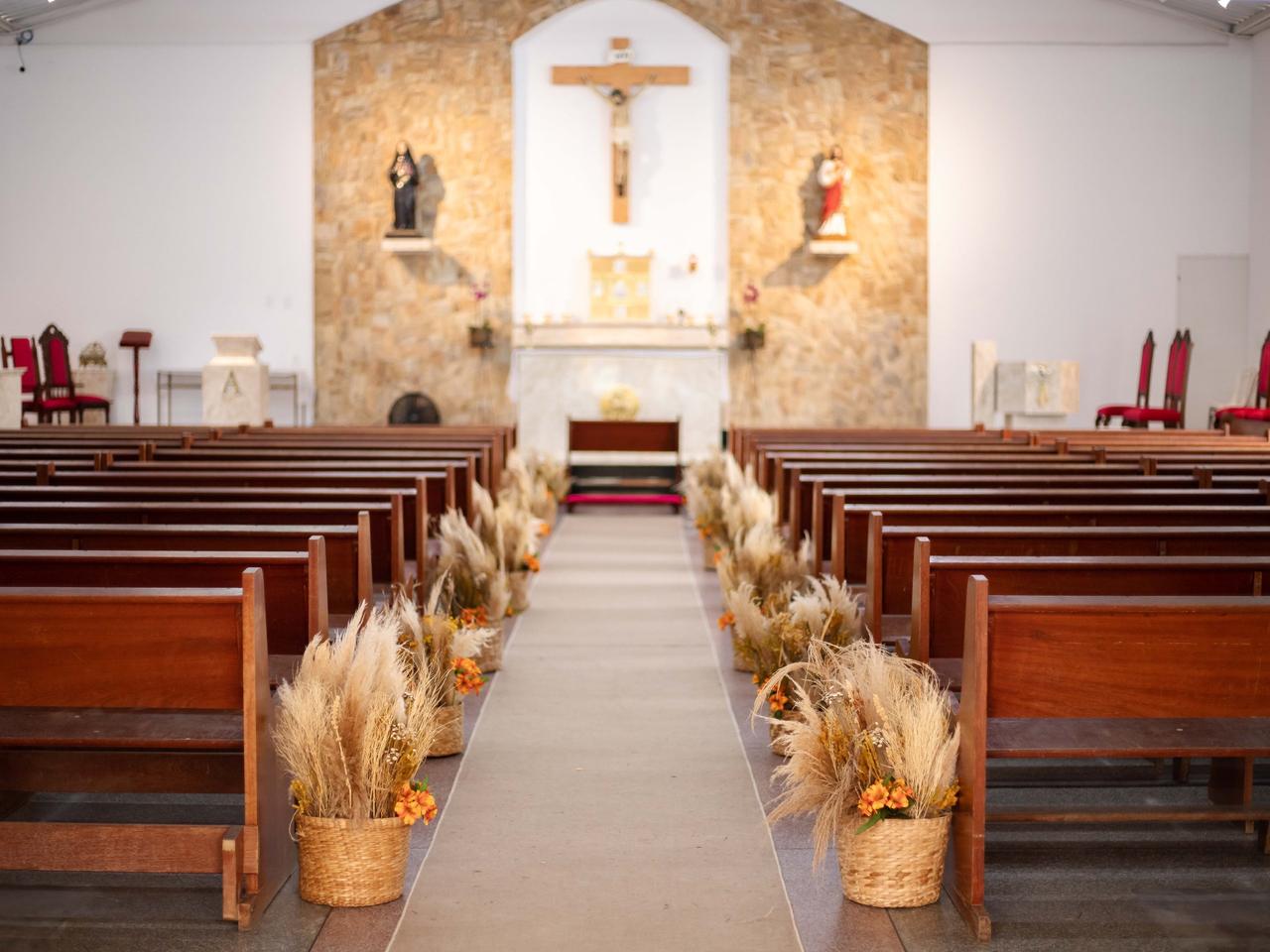 5 ideias de títulos para posts satélites:
1. Decoração de Igreja para Casamento: Do Minimalista ao Luxuoso
2. Transforme sua Igreja: Ideias Criativas para Congressos e Eventos
3. Economize na Decoração da Igreja: Dicas Práticas e Acessíveis
4. O Poder das Flores e Iluminação na Decoração Eclesiástica
5. Decoração Temática para Igrejas: Celebrando Festas e Missões