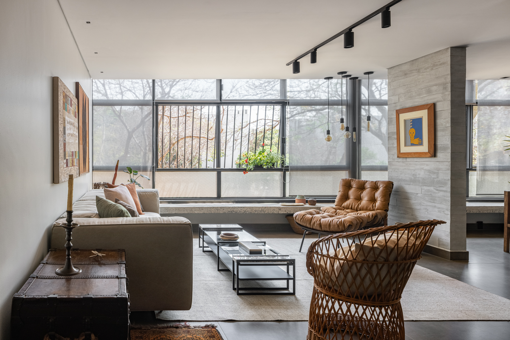 5 ideias de títulos:
1. Decoração Industrial: Guia Completo para Transformar sua Casa
2. Móveis Industriais: Peças-Chave para um Ambiente Autêntico
3. Iluminação Industrial: Como Criar o Clima Perfeito
4. Cores e Materiais do Estilo Industrial: O que Usar?
5. Do Galpão à Sala de Estar: A História e Evolução do Estilo Industrial