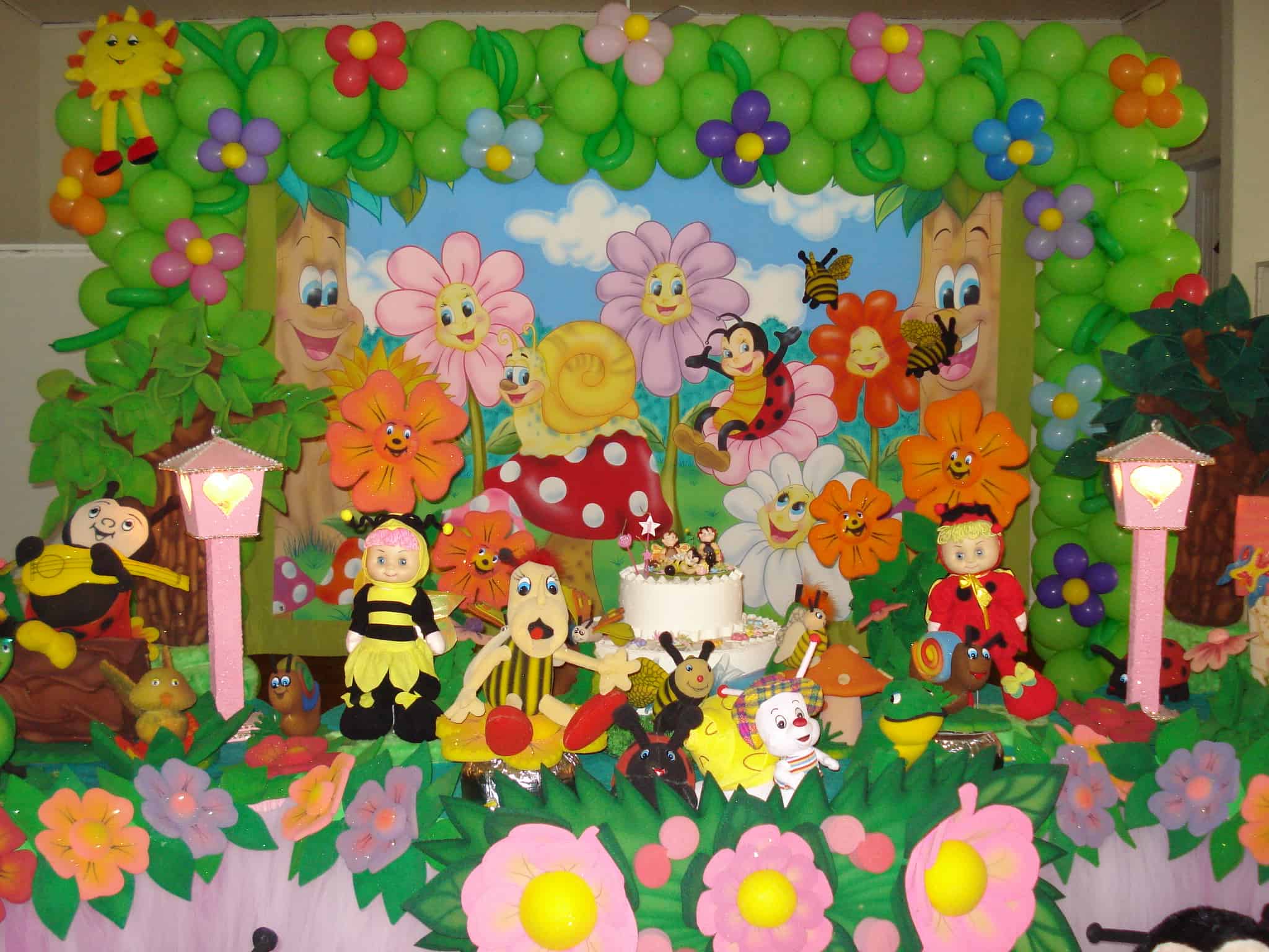 Os Elementos Essenciais para uma Mesa de Bolo Jardim Encantado Inesquecível