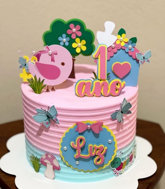 Os Elementos Essenciais para uma Mesa de Bolo Jardim Encantado Inesquecível