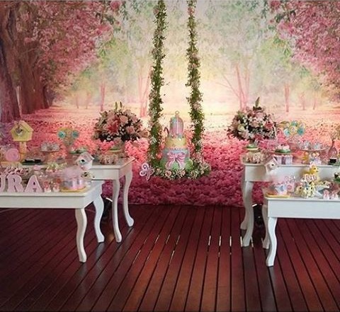 Jardim Encantado em Casa ou Salão: Qual a Melhor Opção para o 1º Aniversário?