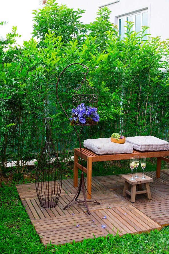 jardim encantado rústico vs jardim moderno