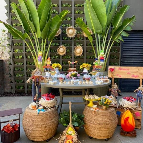 palha de coco versus palha de milho decoração junina