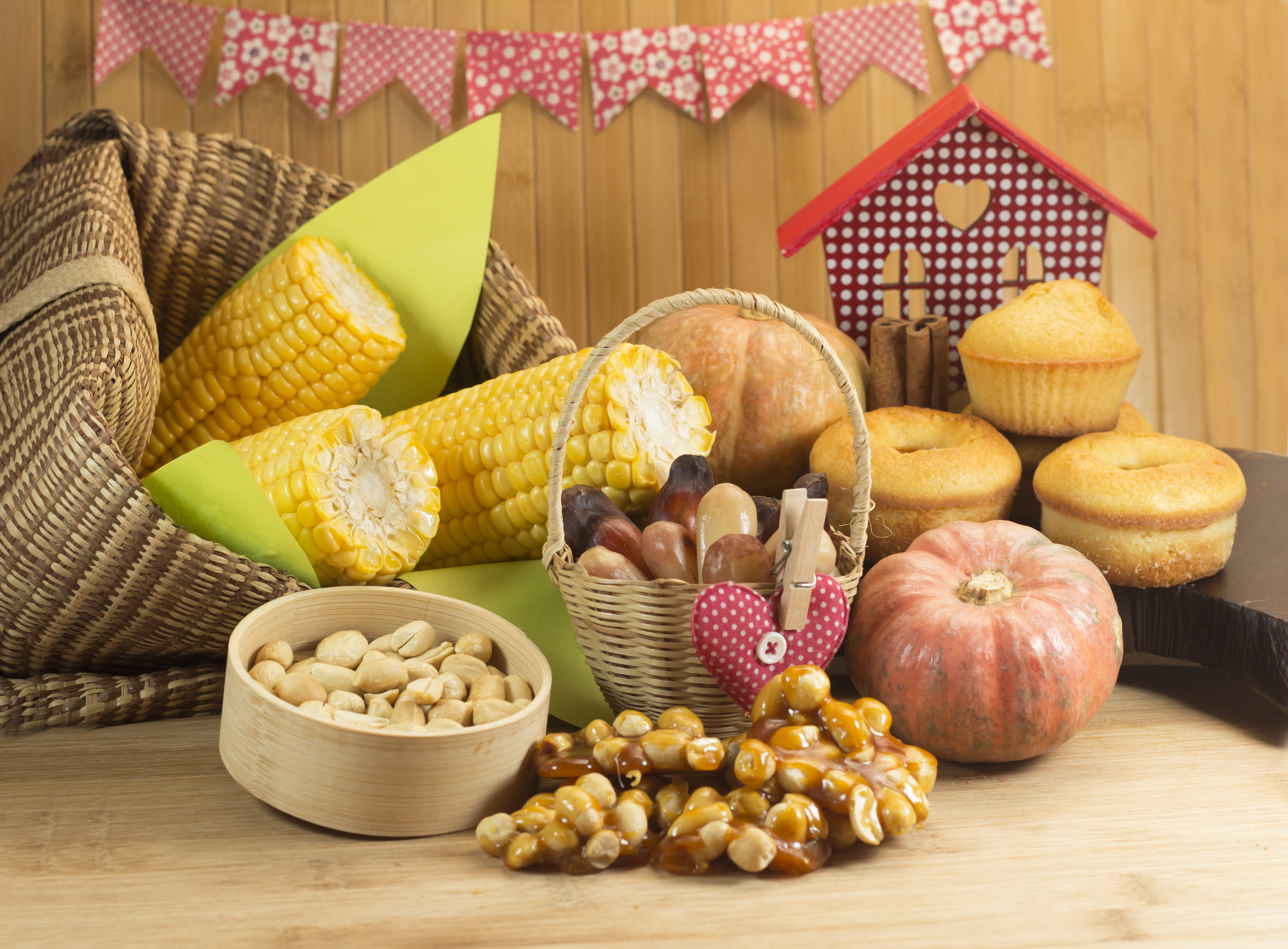 ideias de decoração junina para vitrine de loja