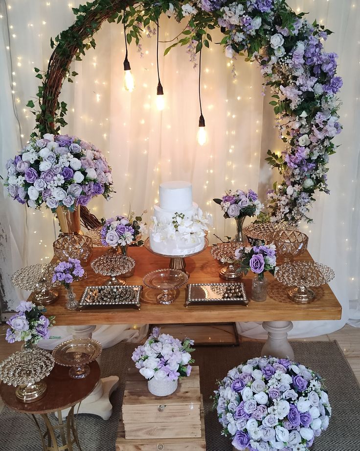 decoração lilás e roxo