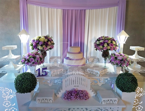 decoração lilas simples