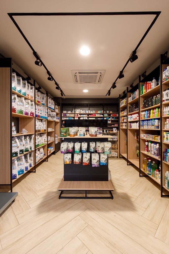 5 ideias de títulos:
1. Transforme sua Loja de Cosméticos Pequena em um Espaço Incrível!
2. Decoração Inteligente: Maximizando Espaço em Lojas de Maquiagem.
3. O Poder do Visual Merchandising para Lojas de Cosméticos.
4. Tendências de Decoração para Lojas de Beleza em 2025.
5. Como Criar um Ambiente 