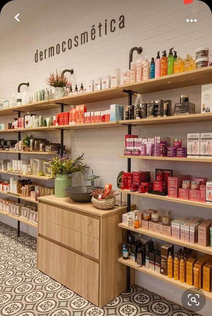 5 ideias de títulos:
1. Transforme sua Loja de Cosméticos Pequena em um Espaço Incrível!
2. Decoração Inteligente: Maximizando Espaço em Lojas de Maquiagem.
3. O Poder do Visual Merchandising para Lojas de Cosméticos.
4. Tendências de Decoração para Lojas de Beleza em 2025.
5. Como Criar um Ambiente 