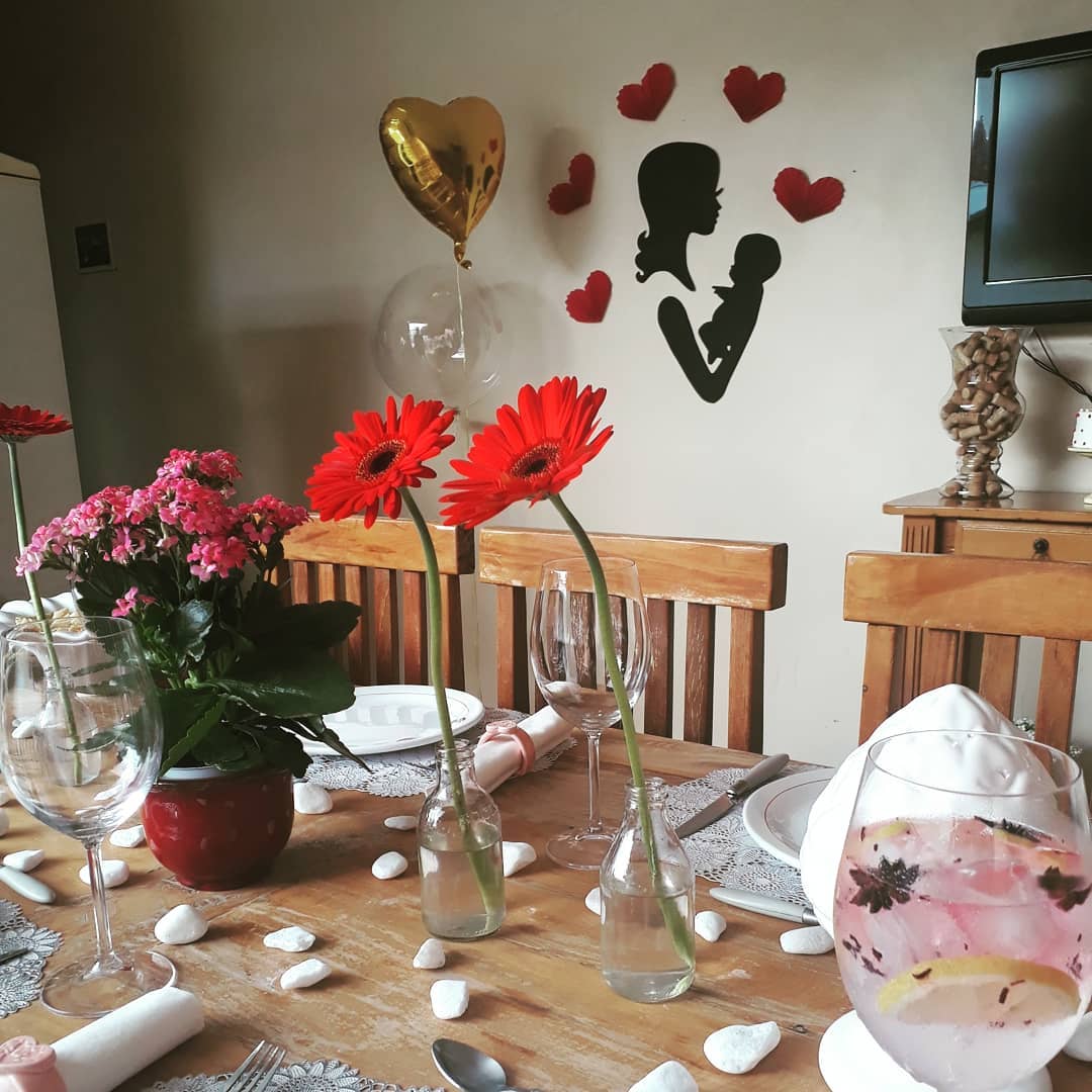 como fazer arranjo lirios mesa cafe dia maes