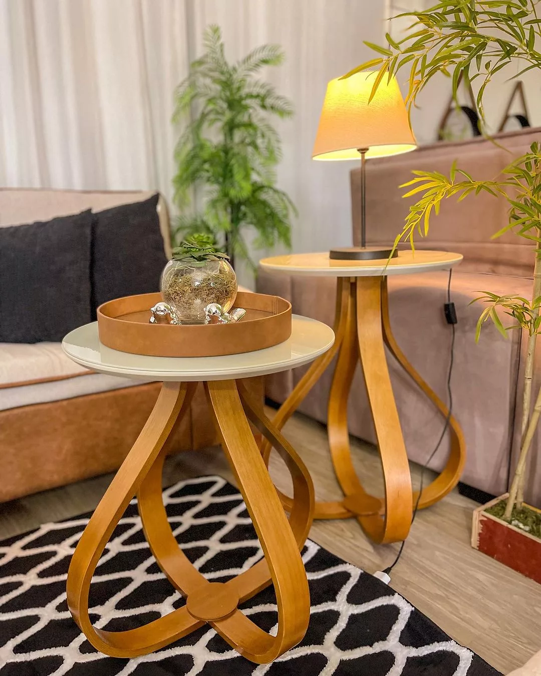 erros comuns ao decorar mesa de canto na sala