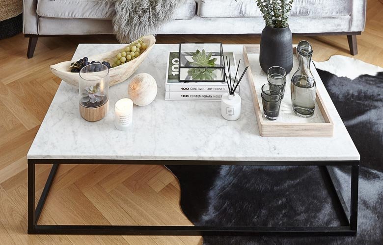 5 Dicas Essenciais para Decorar sua Mesa de Centro
Como Escolher os Objetos Perfeitos para sua Mesa de Centro
Tendências de Decoração para Mesas de Centro em 2025
Organização e Estilo: O Guia Completo para sua Mesa de Centro
Transforme sua Sala com uma Mesa de Centro Decorada