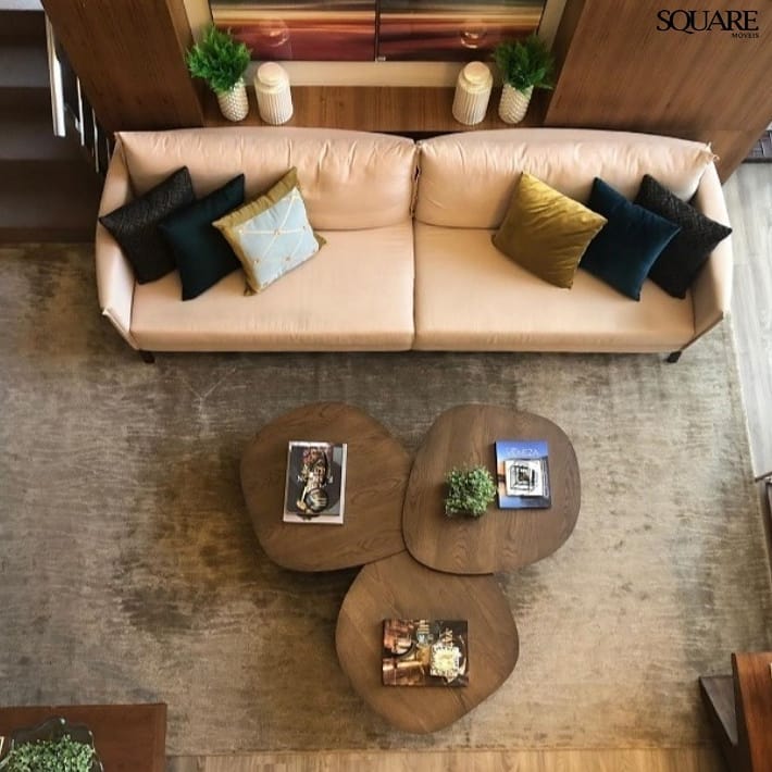 5 ideias de títulos:
1. Transforme sua Sala: Guia Completo para Decorar a Mesa de Centro
2. Mesa de Centro: Do Clássico ao Moderno