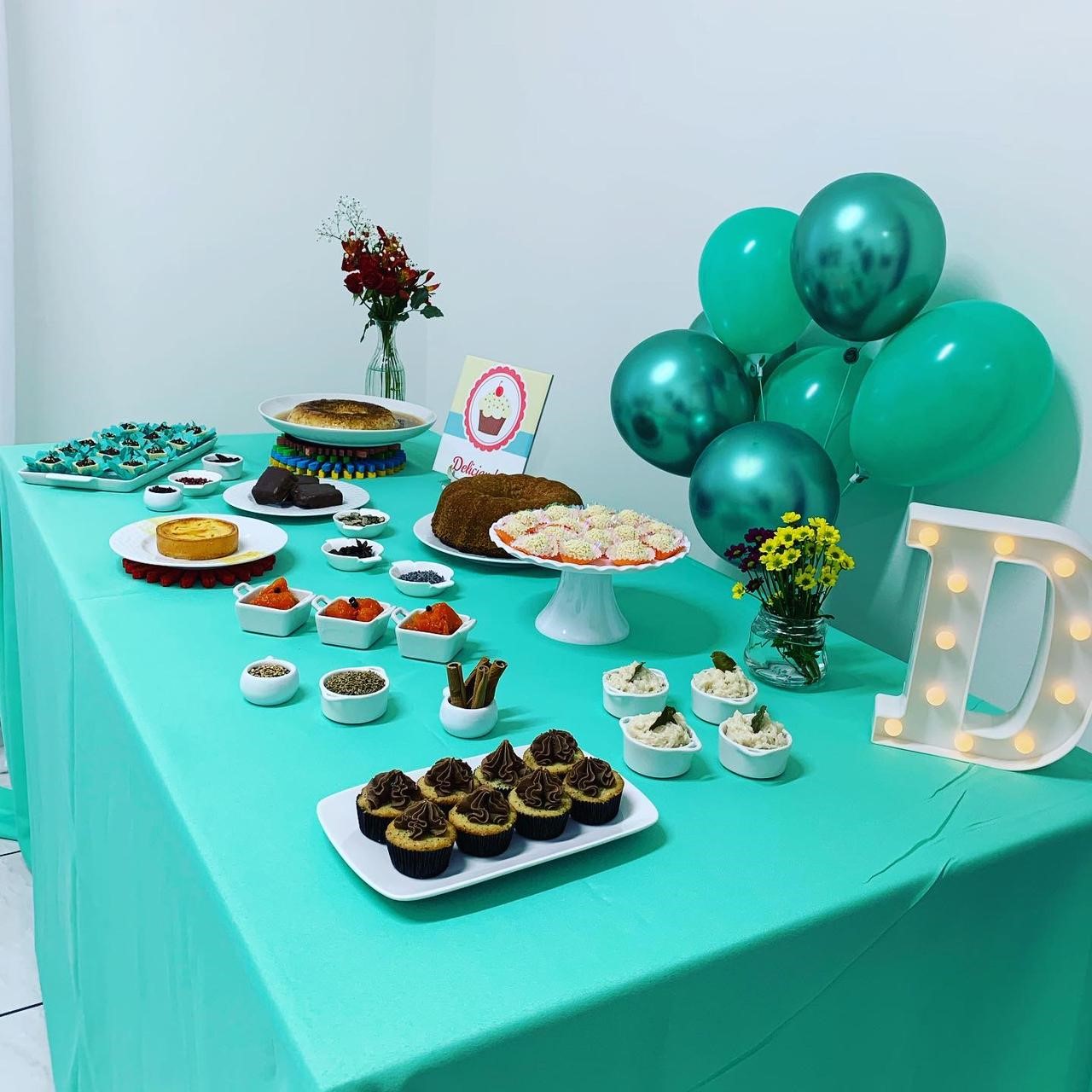 decoração mesa de doces simples