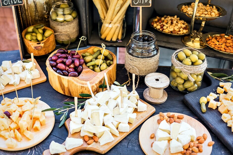 bandejas acrílico versus madeira decoração mesa salgados