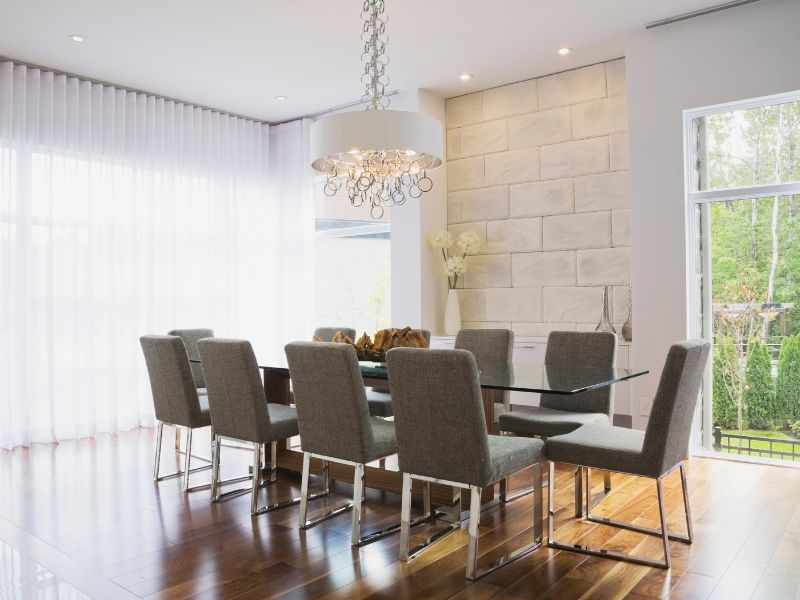 mesa de vidro redonda vs retangular para sala de jantar