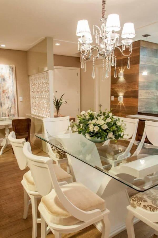 erros comuns ao decorar mesa de vidro sala de jantar