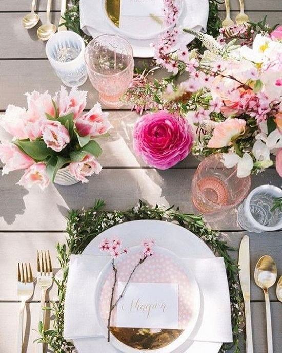 mesa posta dia da mulher rosa vs dourado