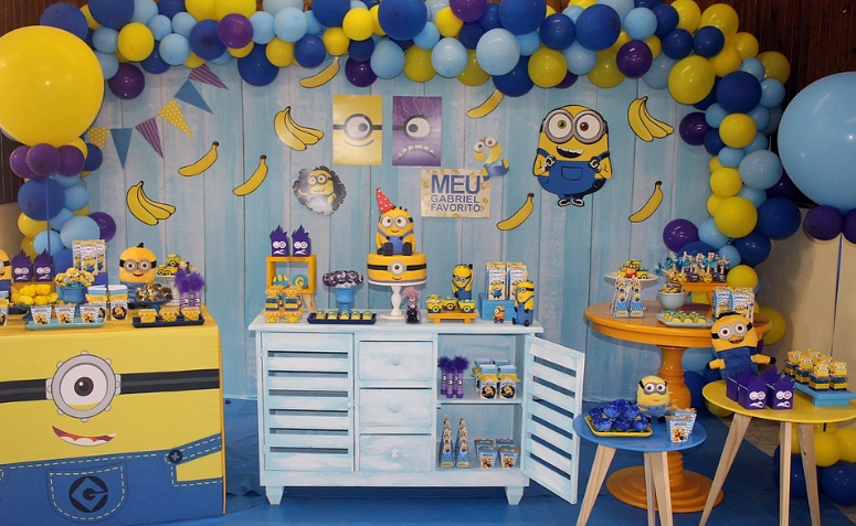 decoração minions vs festa tema dinossauro