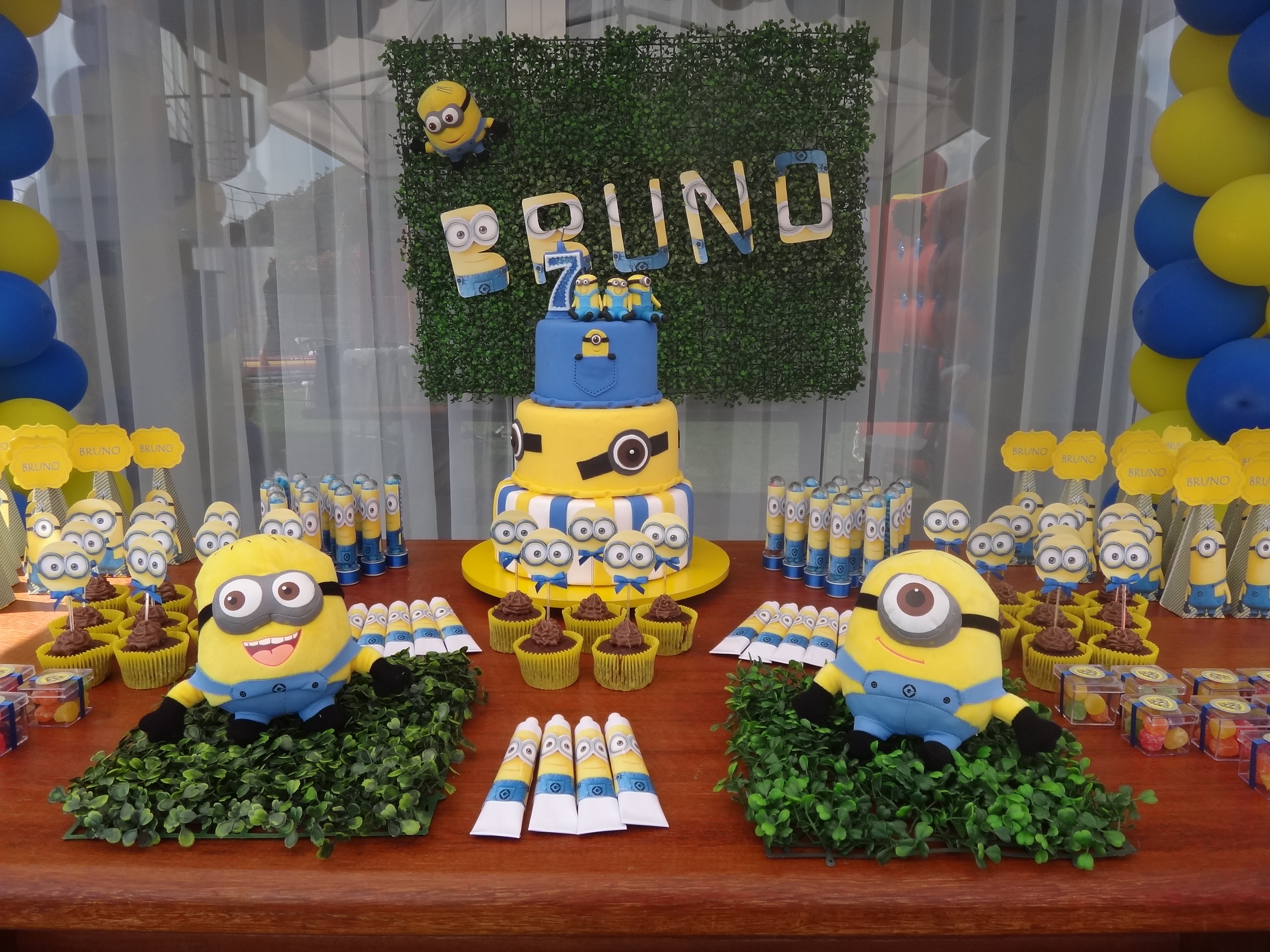 ideias de decoração de festa minions para aniversário infantil