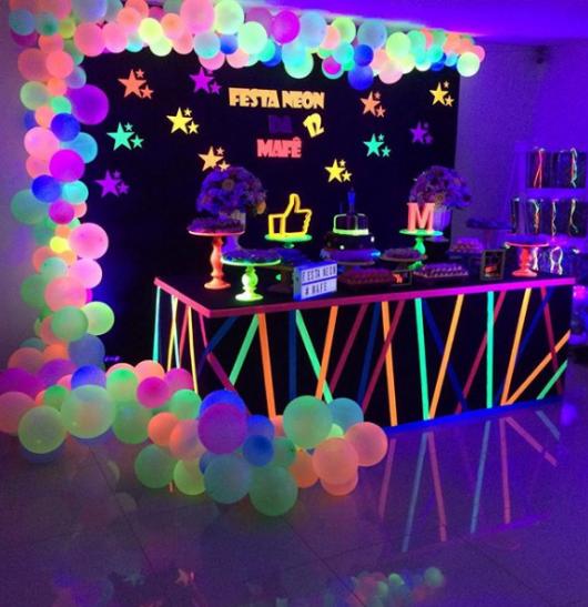 Decoração Neon para Eventos Corporativos: Inovação e Estilo