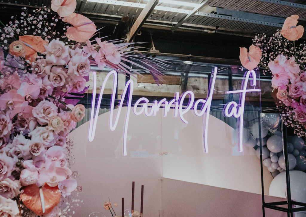 Guia Completo: Como Montar uma Festa Neon Inesquecível