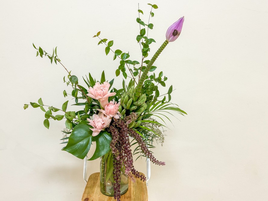 Onde encontrar kits de festa temáticos do Grupo dos Rosa online