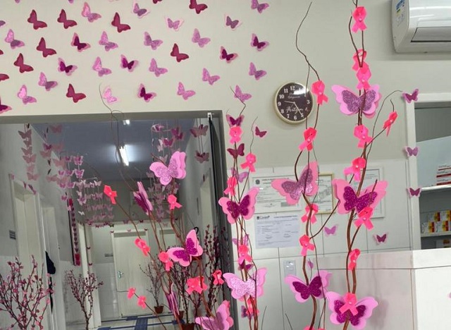 decoração outubro rosa para clinica