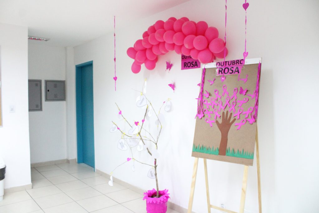 decoração outubro rosa para clinica