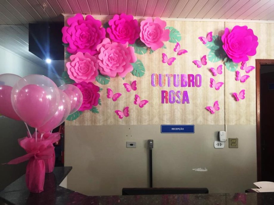 decoração outubro rosa clínica vs consultório pequeno