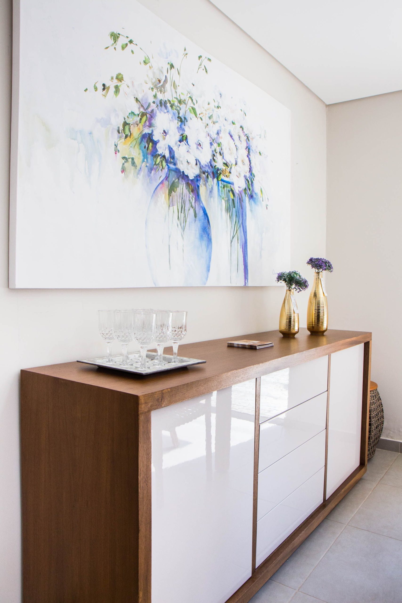 Guia Completo: Como Escolher e Decorar o Aparador Perfeito para sua Sala