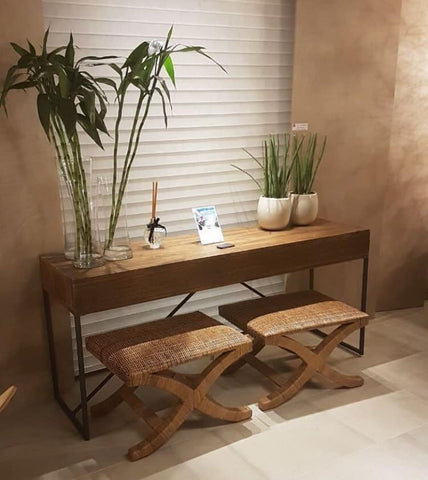 O Poder dos Espelhos e Quadros na Decoração do Aparador de Sala