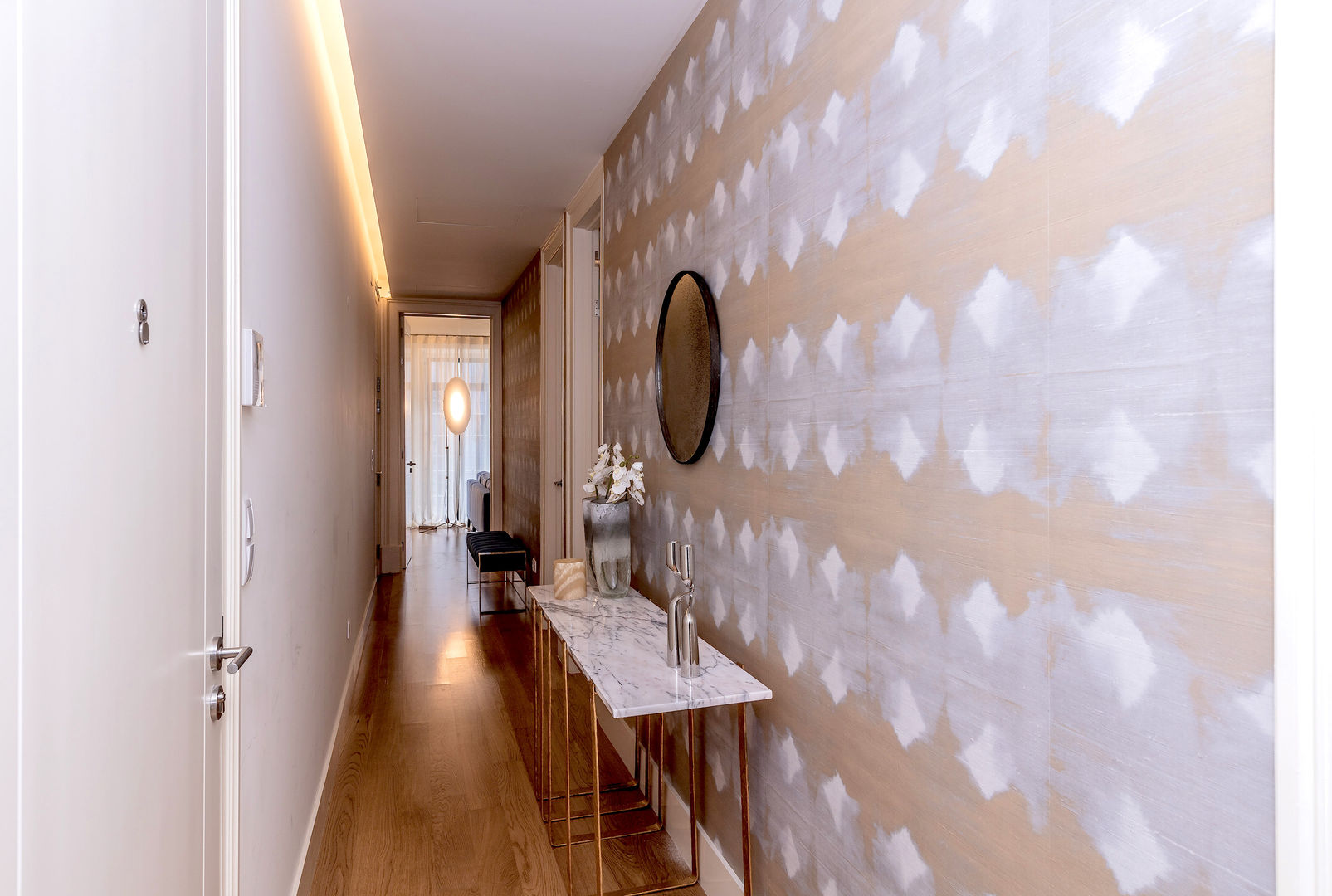 decoração barata para corredor de quarto com fotos