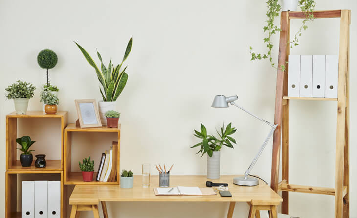 Mesa de Trabalho Ideal: Modelos Ajustáveis e Cavaletes em MDF para um Escritório Moderno